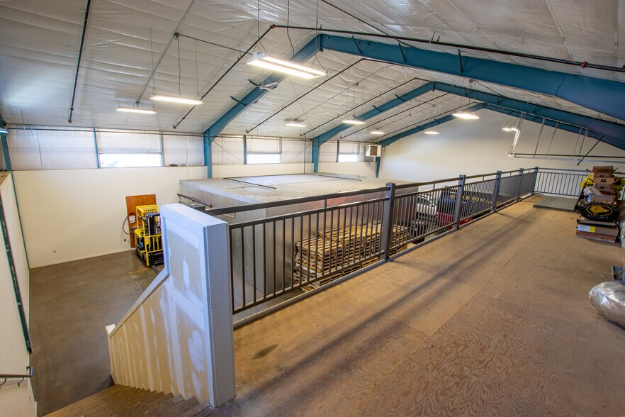 More Photos Of 692 N Aylor Ct, Sisters Warehouse For Lease