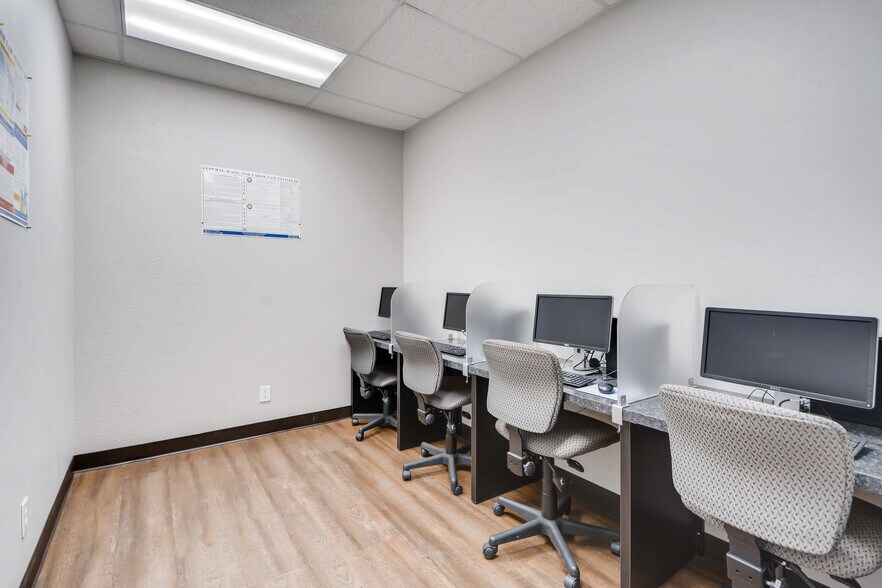 More Photos Of 2000 E Randol Mill Rd, Arlington Light Distribution For Lease