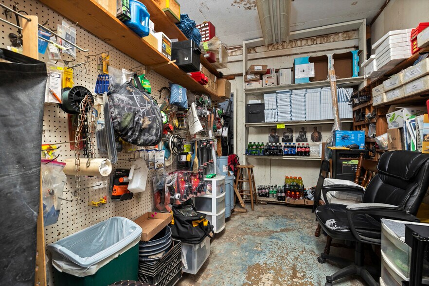 More Photos Of 6797 W Lakeshore Dr, Port Clinton Freestanding For Sale