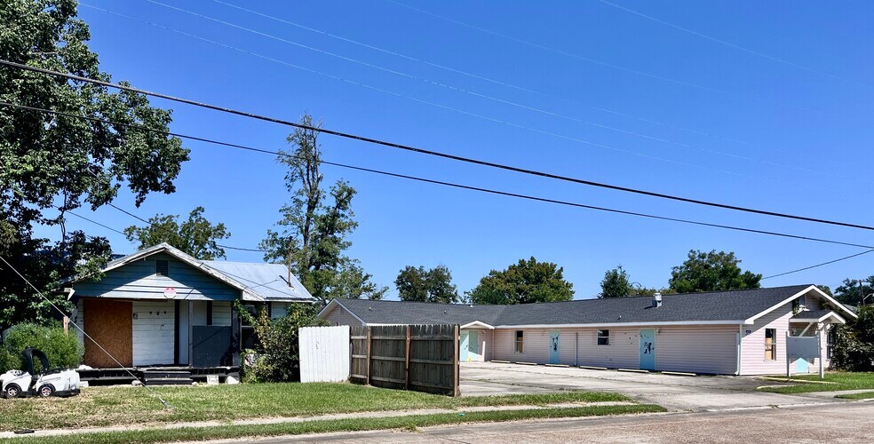More Photos Of 2129 Mill St, Lake Charles Light Distribution For Sale