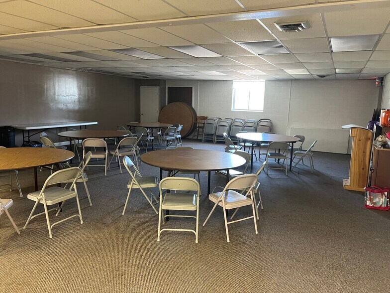 More Photos Of 236 Middlebelt Rd, Garden City Religious Facility For Lease