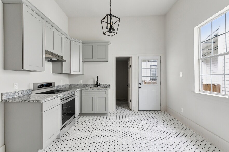 More Photos Of 2500 Freret St, New Orleans Apartments For Sale