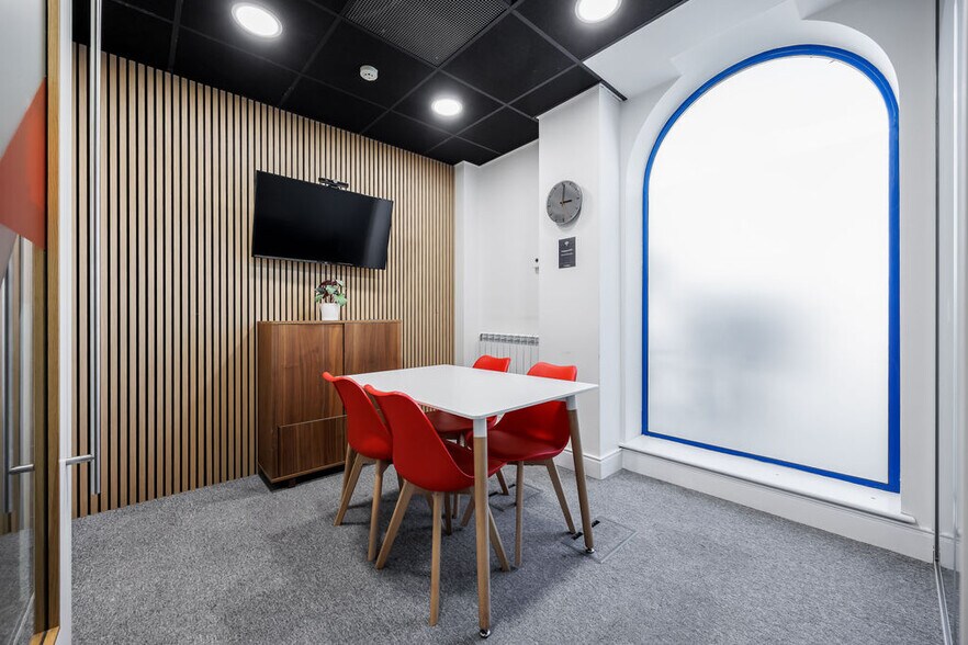 More Photos Of 72 Paris St, Exeter Office For Lease