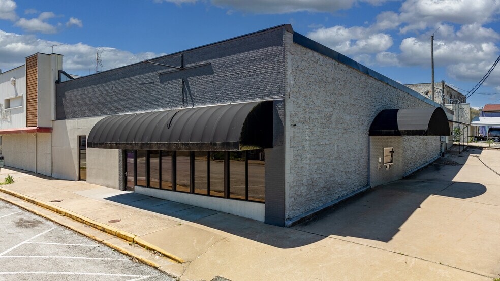 More Photos Of 212 S Main St, Grove Office For Sale