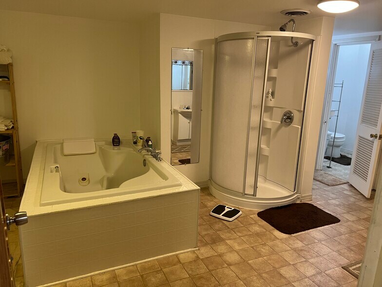 More Photos Of 300 E Broadway Blvd, Johnston City Specialty For Sale