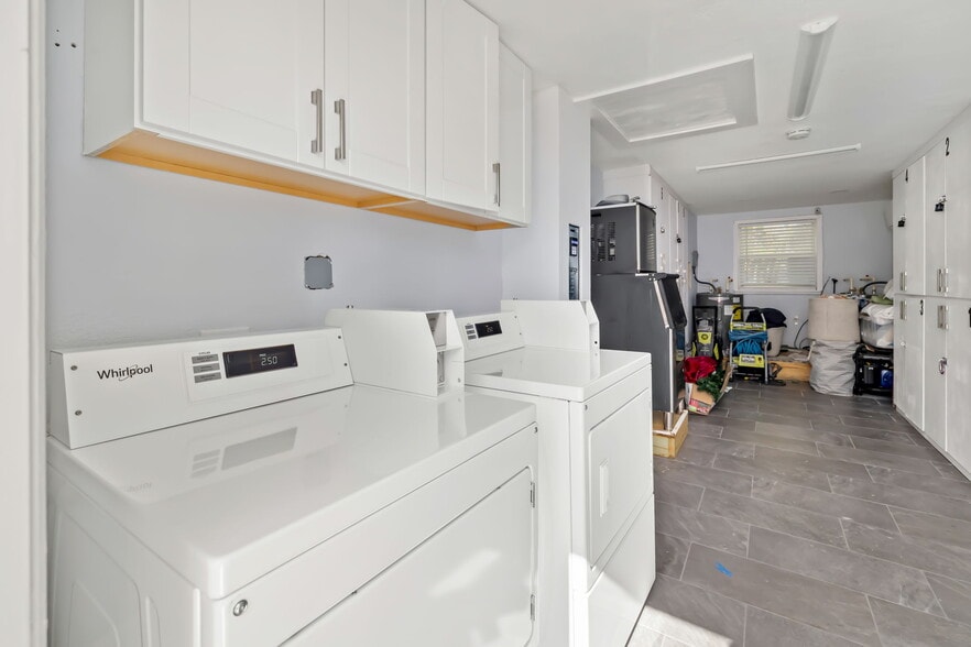 More Photos Of 9022 Midnight Pass Rd, Sarasota Apartments For Sale