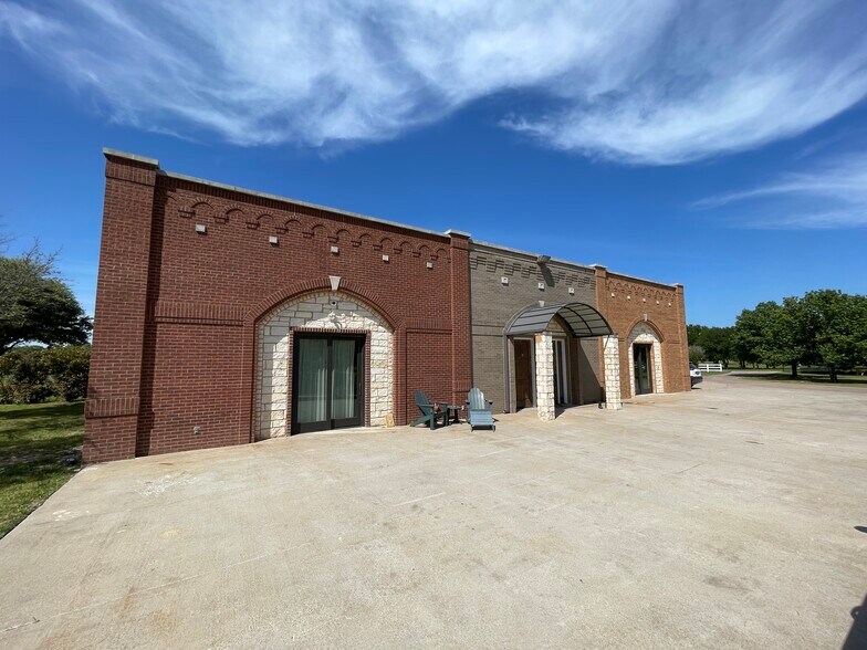 More Photos Of 11351 Hilltop Rd, Argyle Apartments For Sale