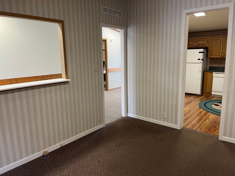 More Photos Of 810 N Birch St, Kalkaska Office For Sale