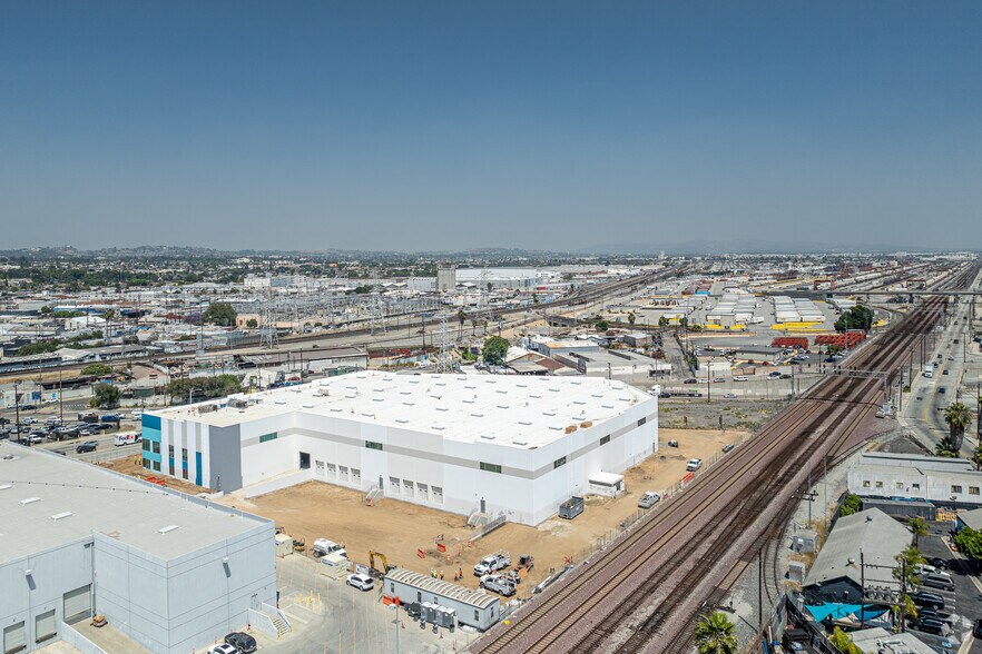 More Photos Of 3270 E Washington Blvd, Los Angeles Warehouse For Sale