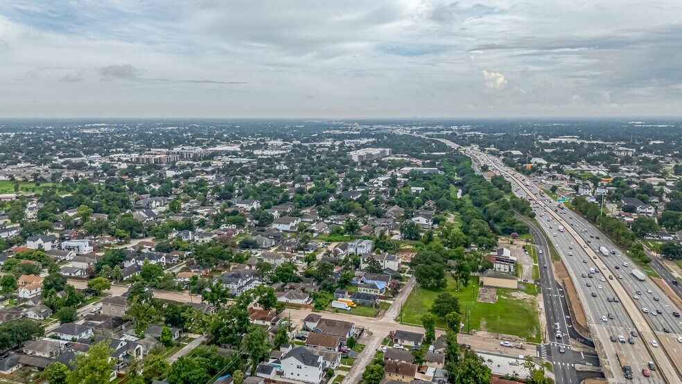 More Photos Of 2535 North Fwy, Houston Office For Lease
