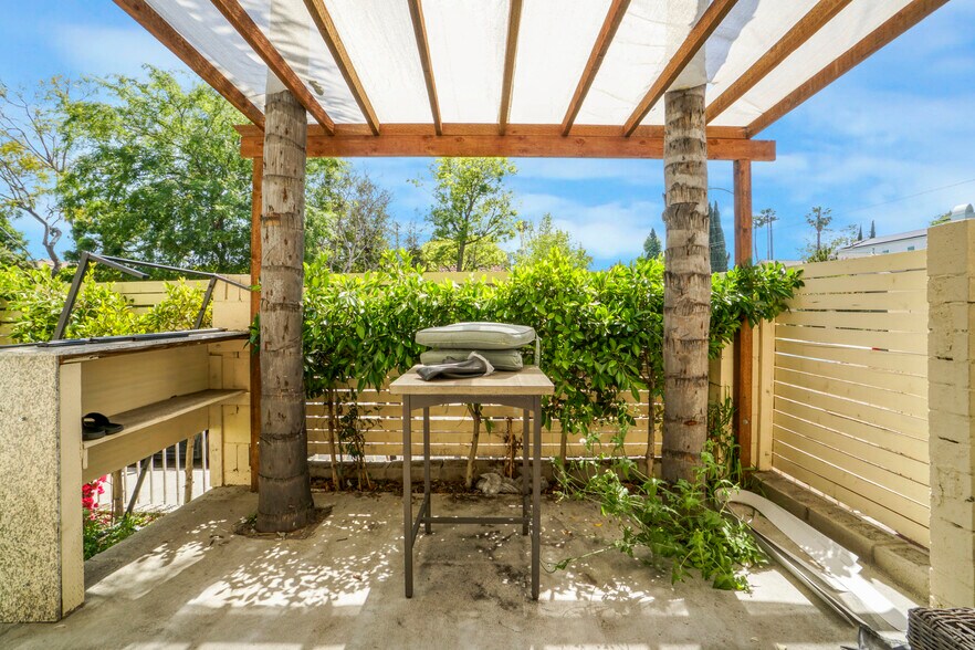 More Photos Of 2055 S Corning St, Los Angeles Apartments For Sale