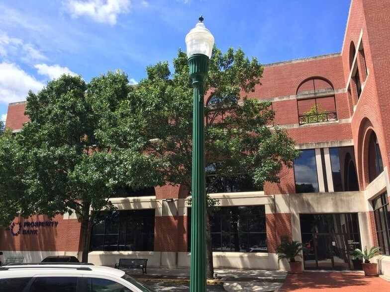 More Photos Of 401 Main Plz, New Braunfels Office For Lease