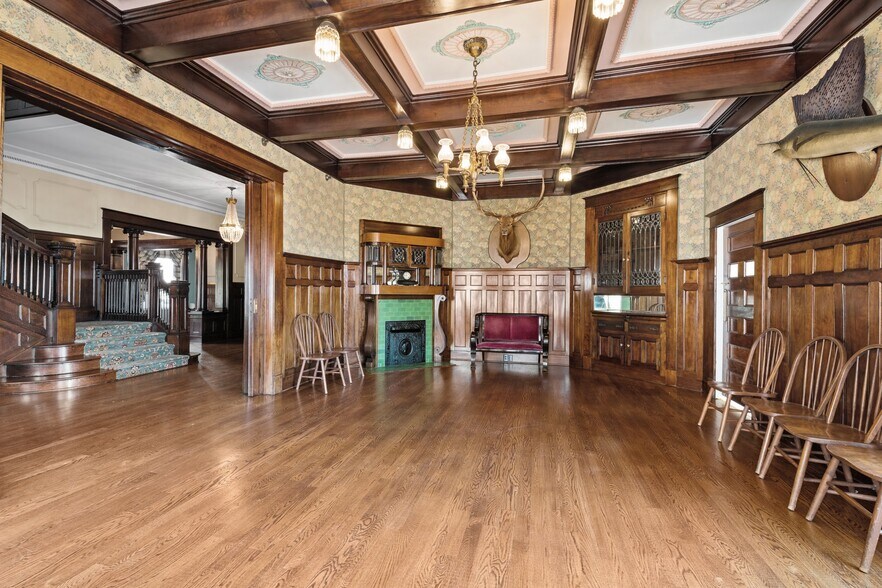 More Photos Of 738 E Main St, Belhaven Hotel For Sale