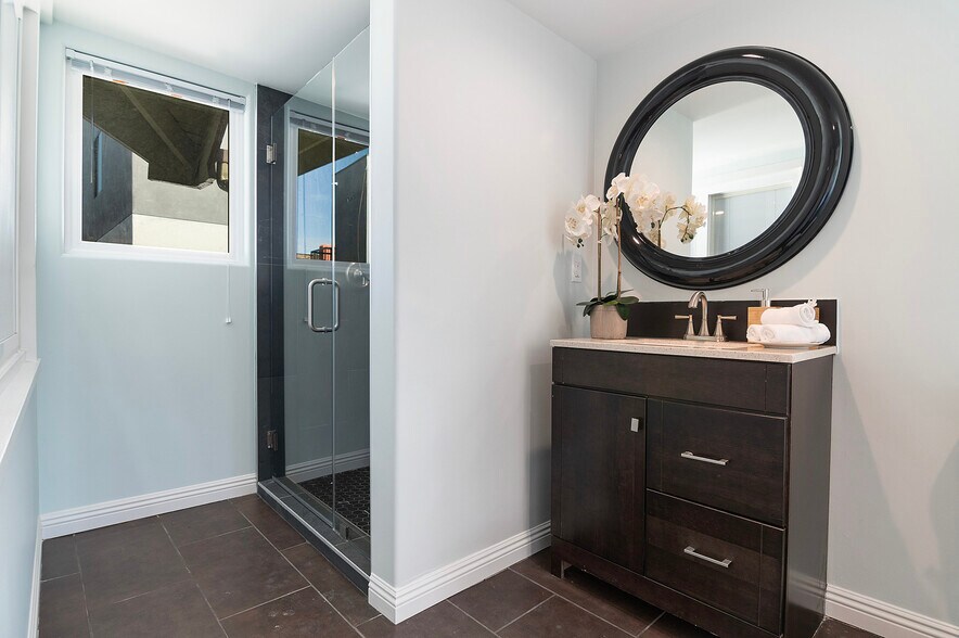 More Photos Of 1506 Crenshaw blvd, Los Angeles Office For Sale