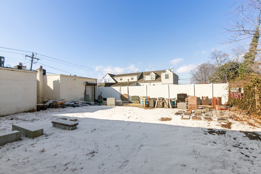More Photos Of 718-724 N Wellwood Ave, Lindenhurst Storefront Retail Office For Sale
