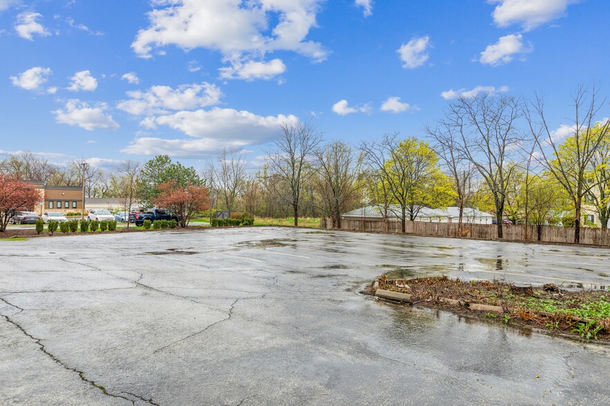 More Photos Of 1200 N Milwaukee Ave, Libertyville Auto Repair For Lease