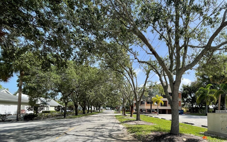 More Photos Of 500 SE Osceola St, Stuart Medical For Sale