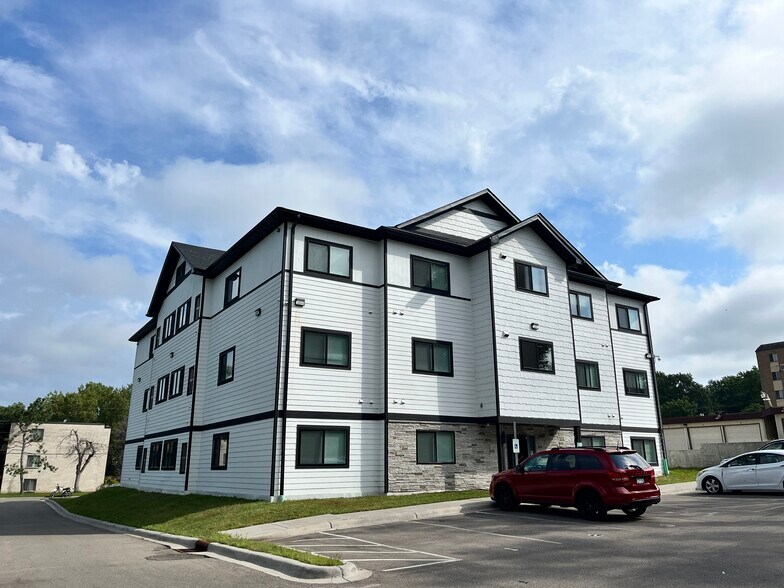 More Photos Of 1922 Wilson Ave, Saint Paul Apartments For Sale