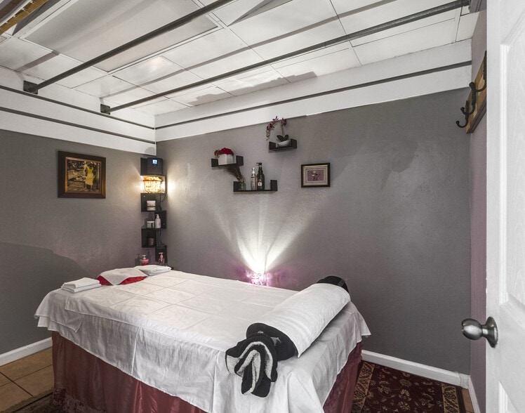 More Photos Of 201 N Indian Canyon Dr, Palm Springs Storefront Retail Office For Sale