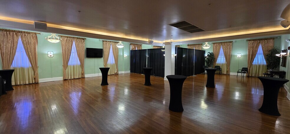 More Photos Of 302 Grove St N, Saint Petersburg Religious Facility For Sale