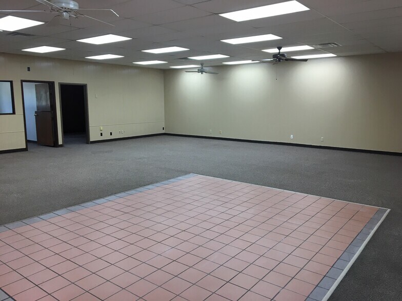 More Photos Of 1714-1722 N 4th St, Ponca City Medical For Lease