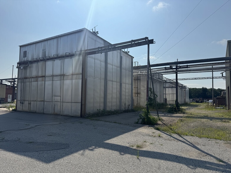 More Photos Of 563 New Dam Rd, Sanford Industrial For Sale
