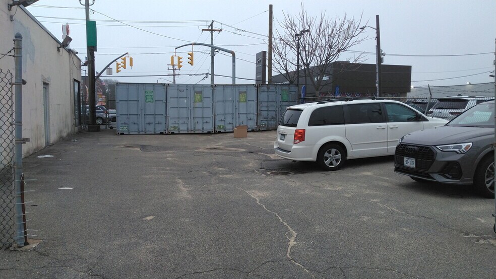 More Photos Of 256 N Franklin St, Hempstead General Retail For Sale