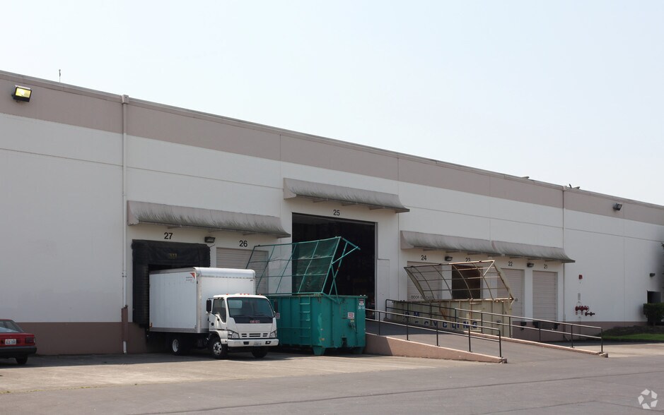 More Photos Of 4200 Industry Dr E, Fife Warehouse For Lease