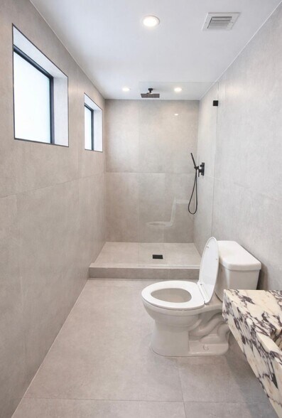 More Photos Of 13-19 S Federal Hwy, Dania Storefront For Lease