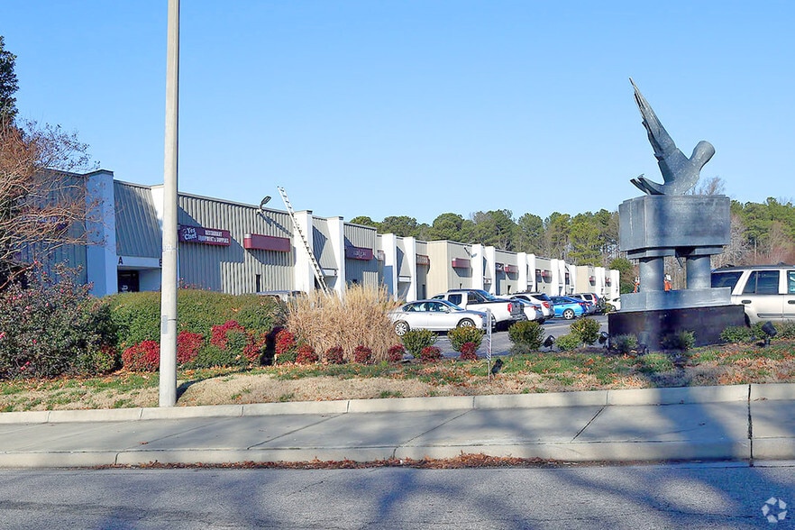 More Photos Of 11861 Canon Blvd, Newport News Distribution For Lease