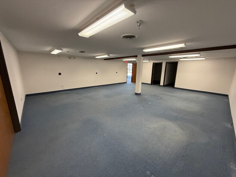 More Photos Of 1811 Shady Oaks Dr, Denton Flex For Lease