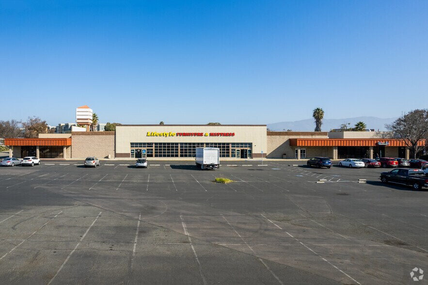 More Photos Of , Newark General Retail For Sale