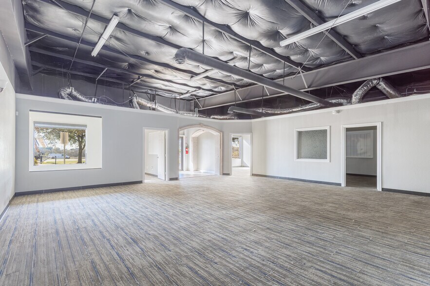 More Photos Of 595-605 E US Highway 80 E, Sunnyvale Research And Development For Lease