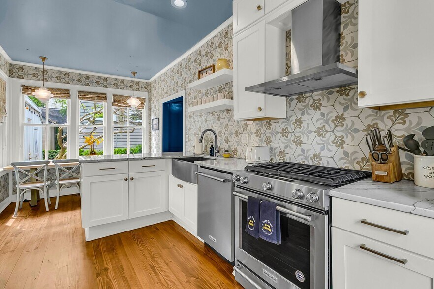 More Photos Of 184 Ashley Ave, Charleston Specialty For Sale