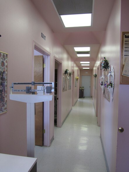 More Photos Of 1205-1211 W Austin St, Port Lavaca Office For Lease