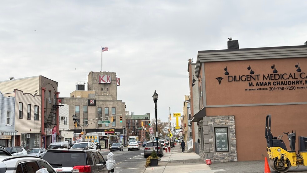 More Photos Of 208 38th St, Union City Apartments For Sale