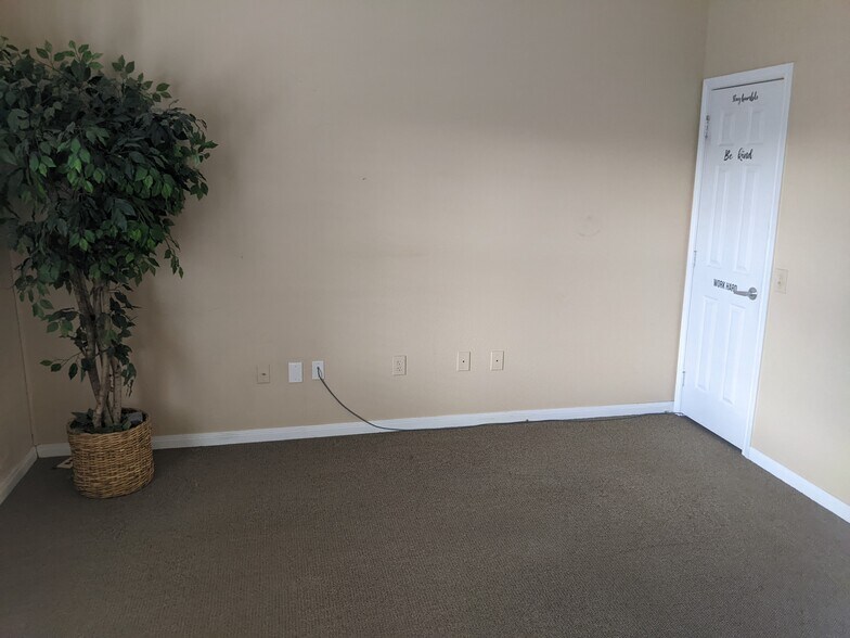 More Photos Of 150 W Shadowbend Ave, Friendswood Office For Lease