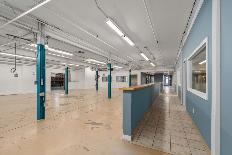 More Photos Of 109 Talcott Rd, West Hartford Manufacturing For Sale