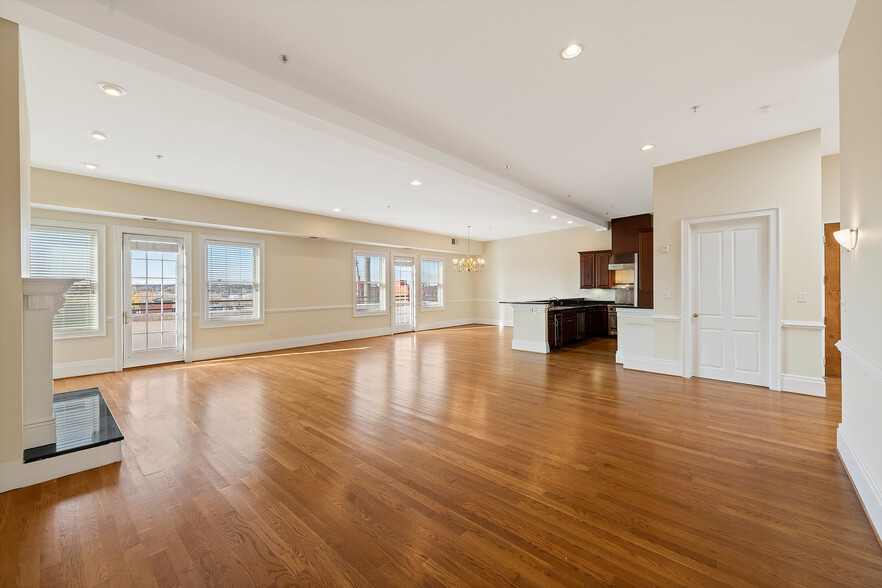 More Photos Of 2411 E Franklin St, Richmond Apartments For Lease