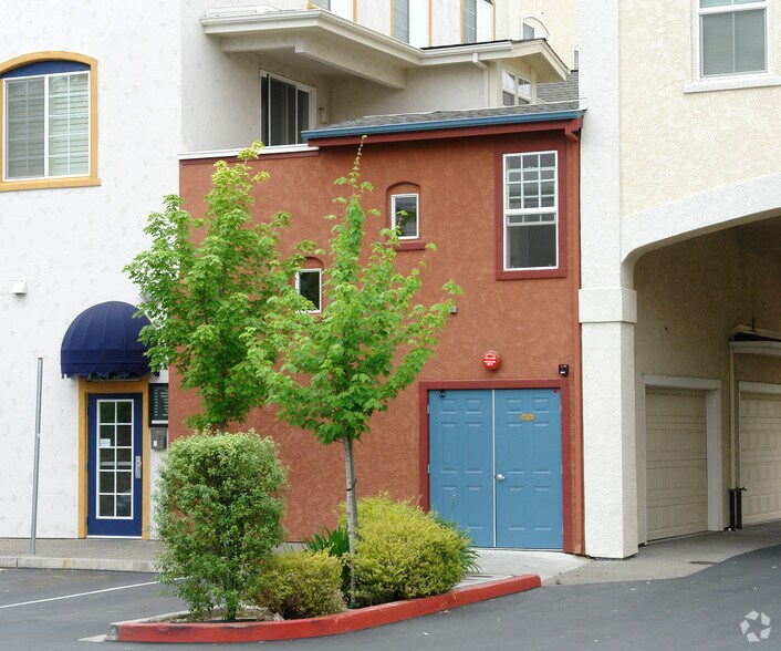 More Photos Of 220 Windsor River Rd, Windsor Apartments For Sale