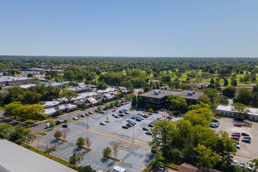 More Photos Of 3400 Dundee Rd, Northbrook Office For Lease