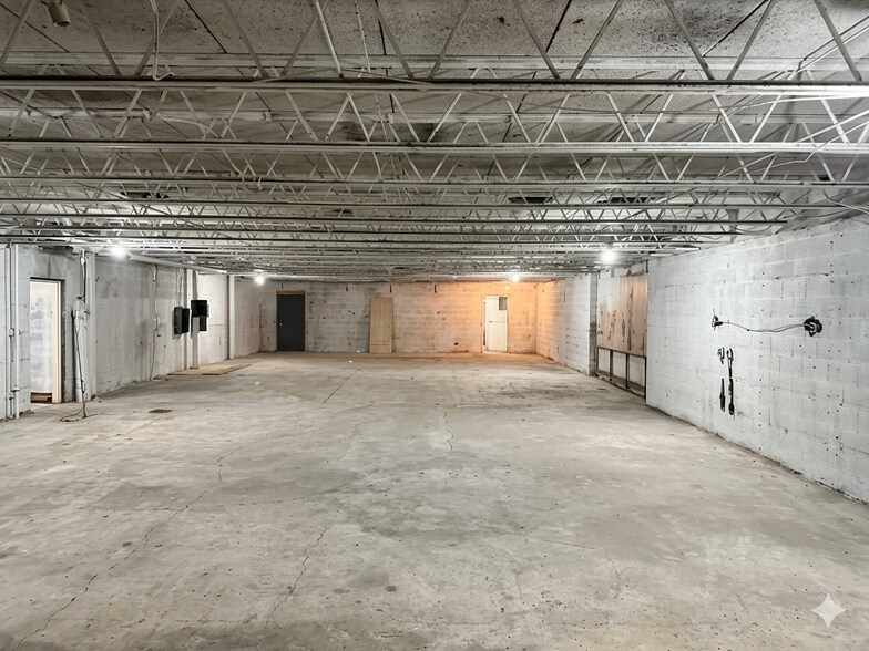 More Photos Of 6045 Jefferson Ave, Newport News Light Distribution For Lease