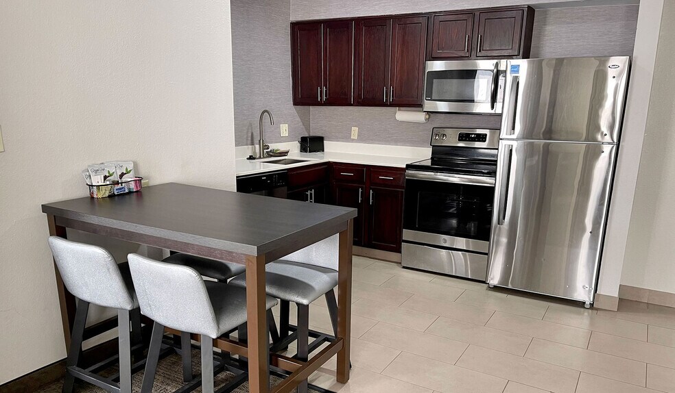 More Photos Of 4910 W Monkhouse Dr, Shreveport Hotel For Sale