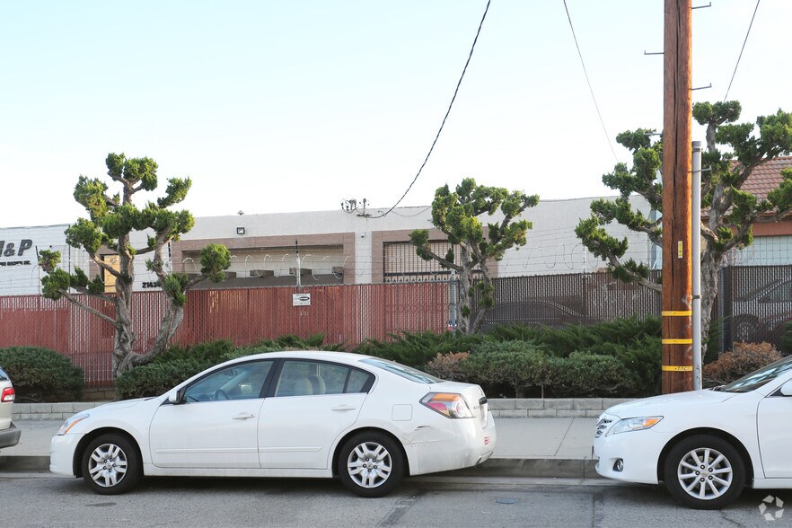 More Photos Of 21434 Osborne St, Chatsworth Light Manufacturing For Lease