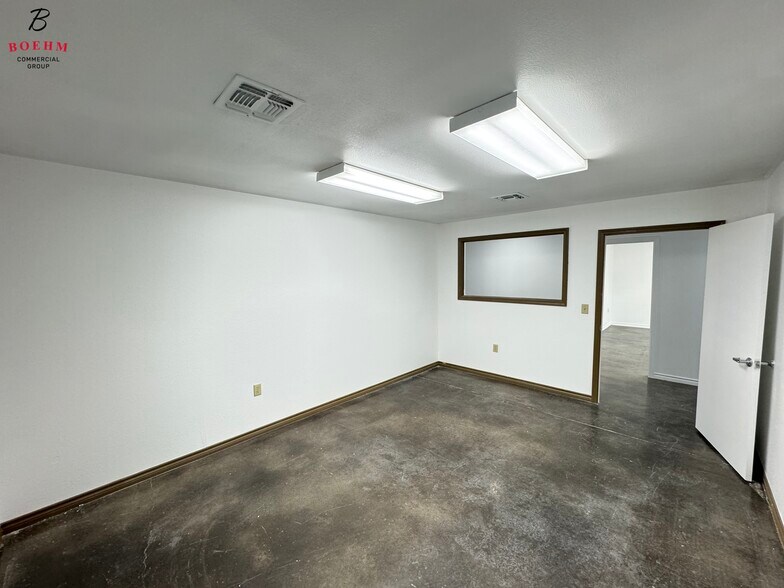 More Photos Of 2 Hill View Ln, Boerne Warehouse For Sale