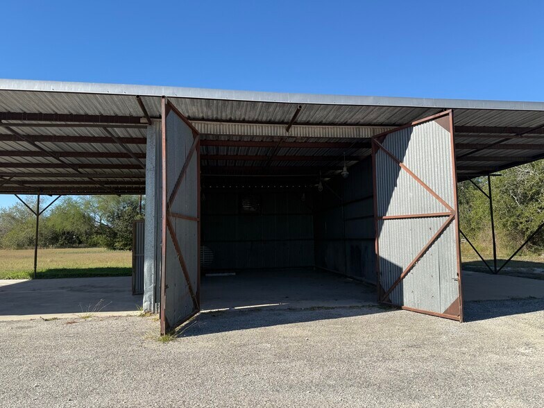 More Photos Of 1500 W Corpus Christi St, Beeville Freestanding For Sale