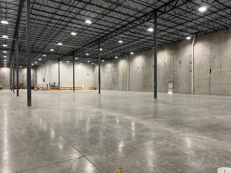 More Photos Of 124 Route 17K, Newburgh Distribution For Lease