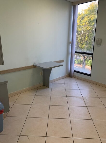 More Photos Of 5333 N Dixie Hwy, Oakland Park Medical For Lease