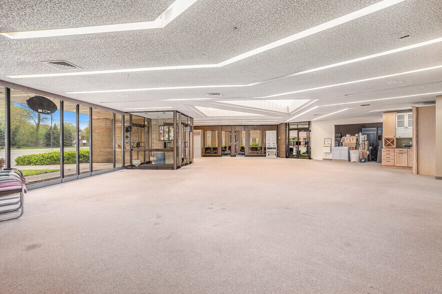 More Photos Of 392 136th Ave, Holland General Retail For Sale