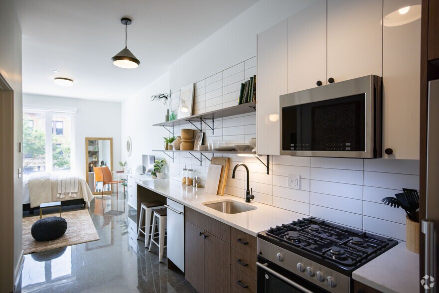 More Photos Of 1135 W Winona St, Chicago Apartments For Lease